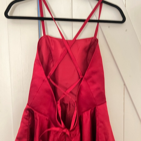 Beautiful satin dress, never worn - Picture 3 of 5